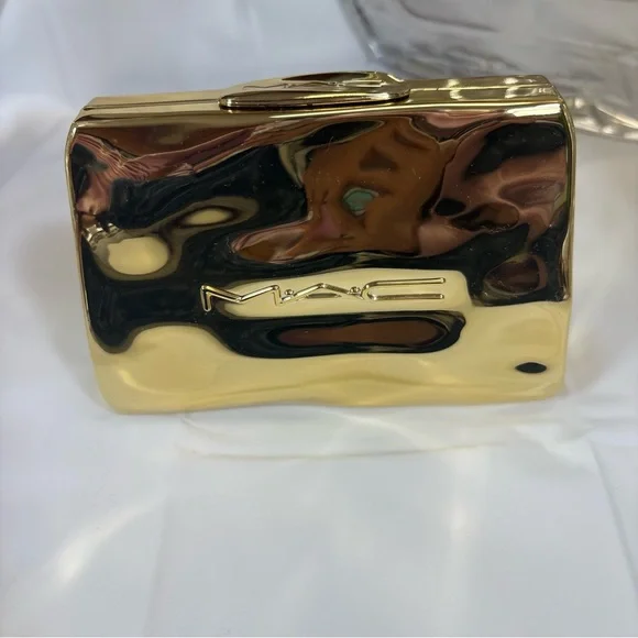 MAC Metallic Gold Compact Case - Picture 4 of 6